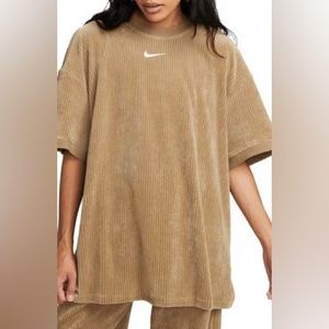 Nike Women’s Oversized Ribbed Velour T-Shirt